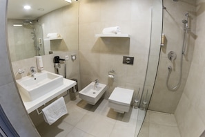 Single Room, Ensuite | Bathroom | Shower, rainfall showerhead, designer toiletries, hair dryer - Sono Hotel (Brno)