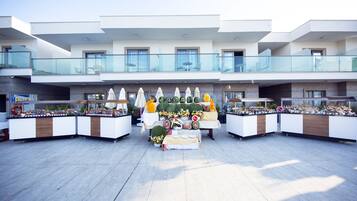 2 restaurantes; se sirven desayunos