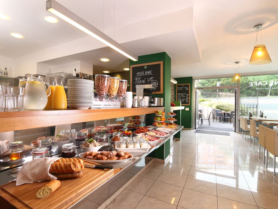 Morgenmadsbuffet hver dag (18 EUR pr. person)