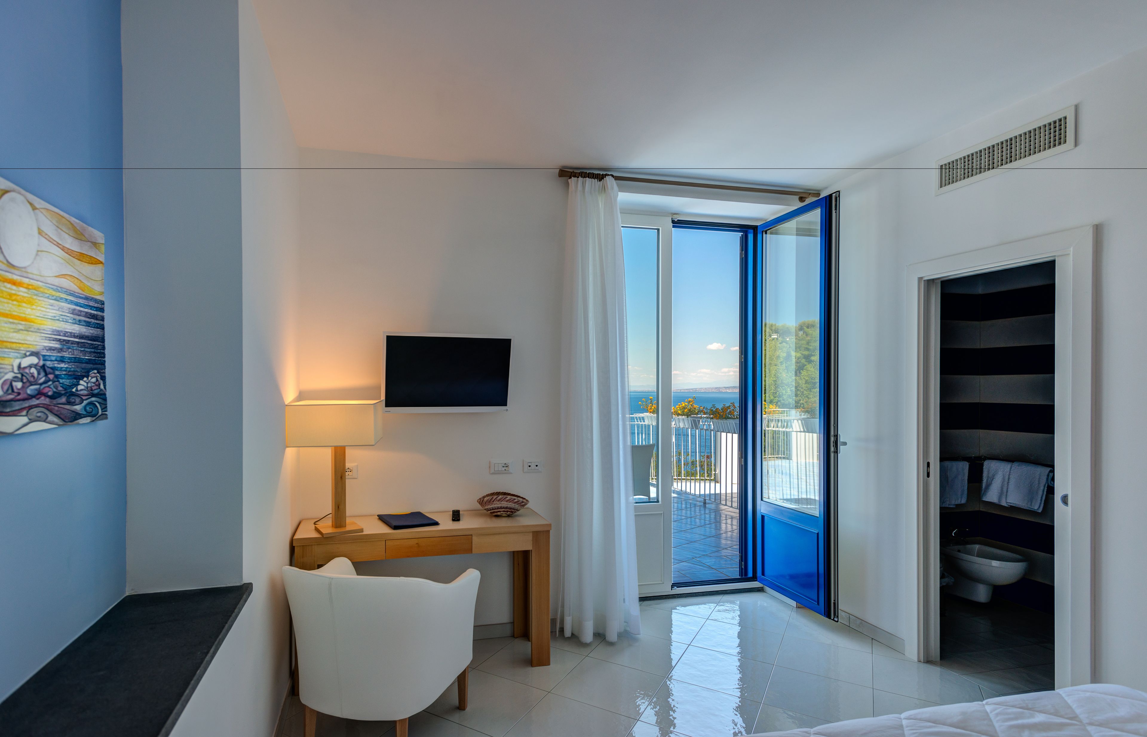 premium room, 1 king bed, hot tub, sea view | minibar, in-room safe, desk, soundproofing