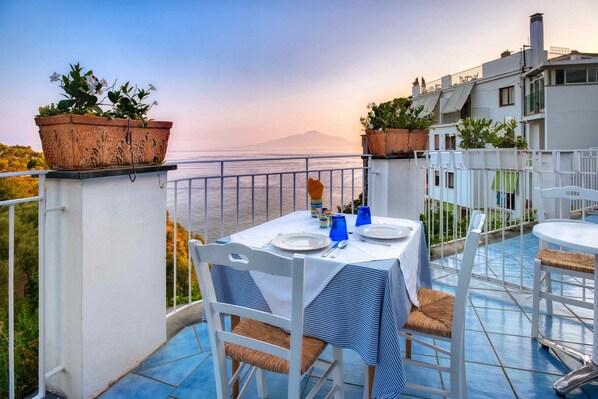 Free daily buffet breakfast - Boutique Hotel Helios (Sorrento)