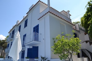 Façana frontal de l'allotjament