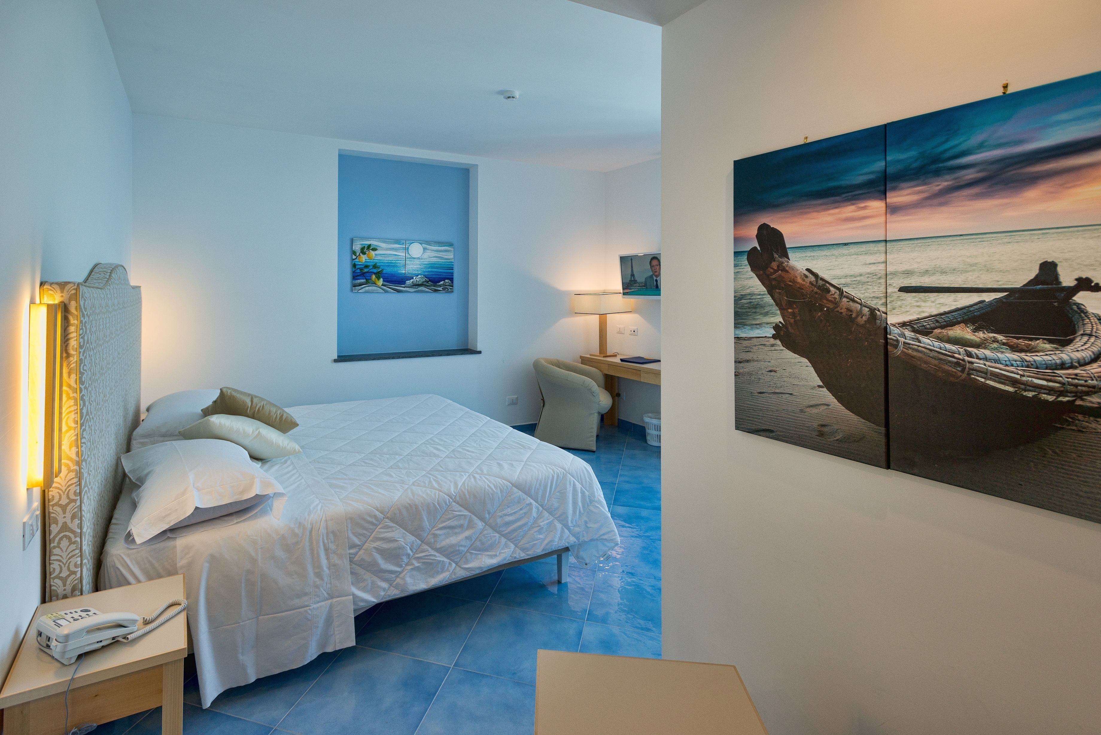 premium room, 1 king bed, hot tub, sea view | minibar, in-room safe, desk, soundproofing