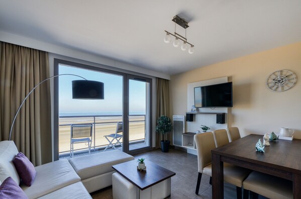 Apartment, 2 Bedrooms | Living room | Flat-screen TV