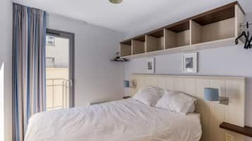 Apartment | Premium bedding, iron/ironing board, free WiFi, bed sheets