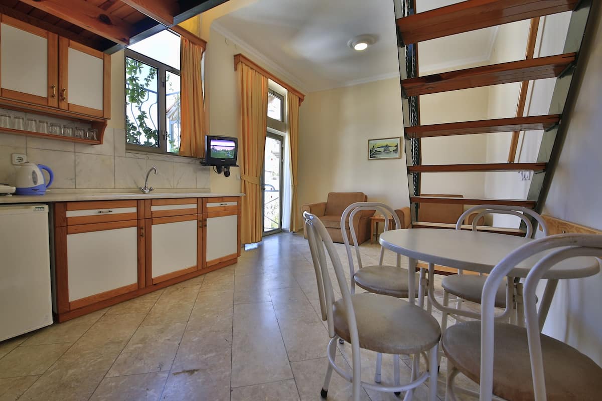 gallery apartment, non smoking (duplex) | 1 bedroom, premium bedding, desk, laptop workspace