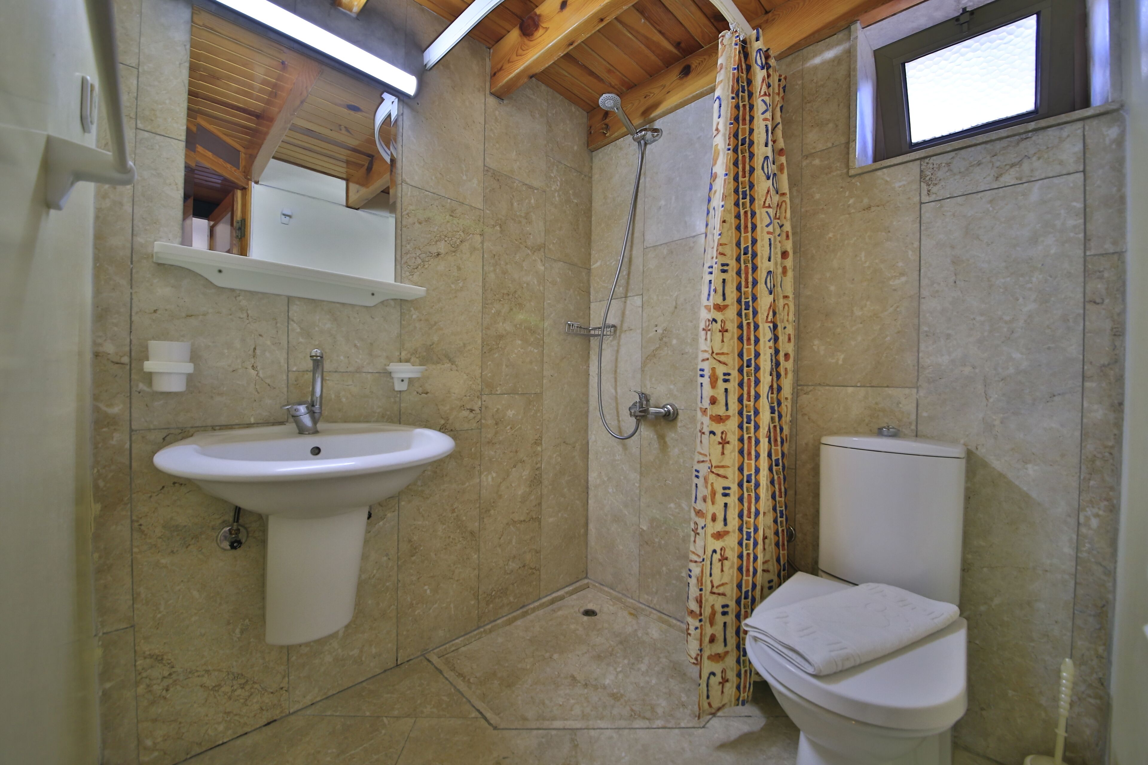 gallery apartment, non smoking (duplex) | bathroom | shower, towels