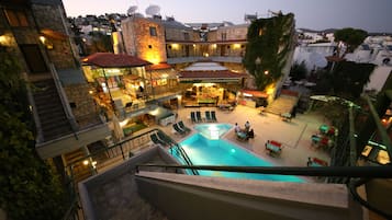 2 Außenpools, Sonnenschirme, Liegestühle