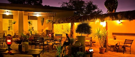 Se sirven desayunos, comidas, cenas y cocina africana
