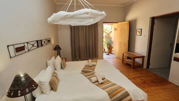 Comfort Double Room | Desk, bed sheets, wheelchair access