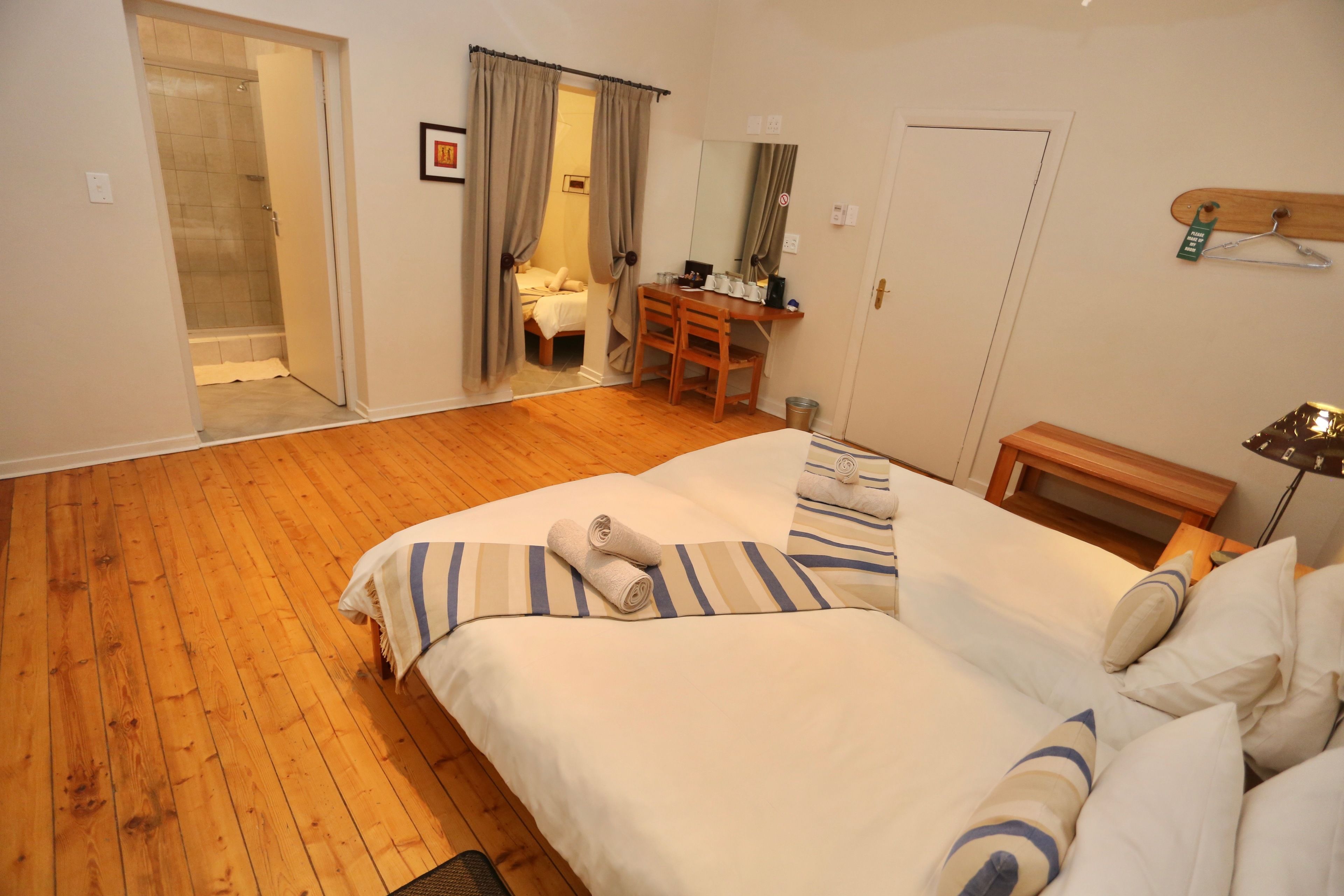 family room | 1 bedroom, desk, bed sheets, wheelchair access