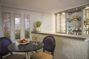 Bar (on property) - La Bastide de l'Oliveraie (Cannes)
