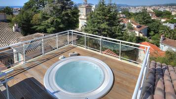 Bañera de hidromasaje exterior