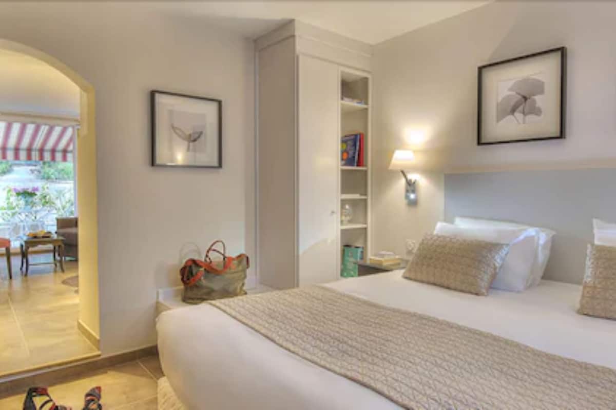 family studio | premium bedding, select comfort beds, in-room safe, desk