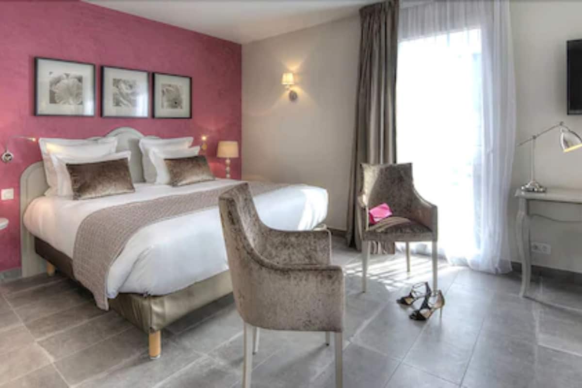 Premium bedding, Select Comfort beds, in-room safe, desk