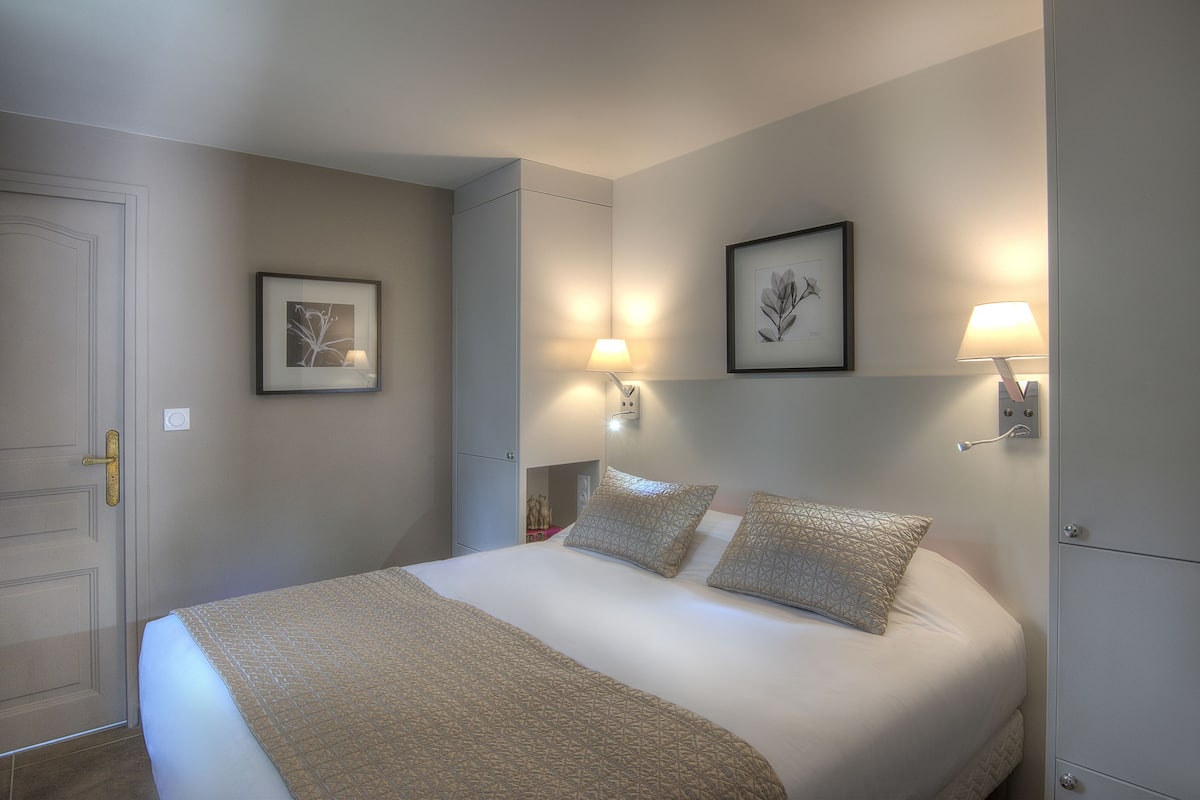 Premium bedding, Select Comfort beds, in-room safe, desk