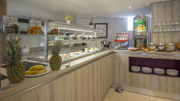 Desayuno buffet (EUR 20 por persona)