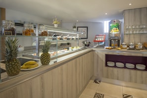 Daily buffet breakfast (EUR 20 per person) - La Bastide de l'Oliveraie (Cannes)