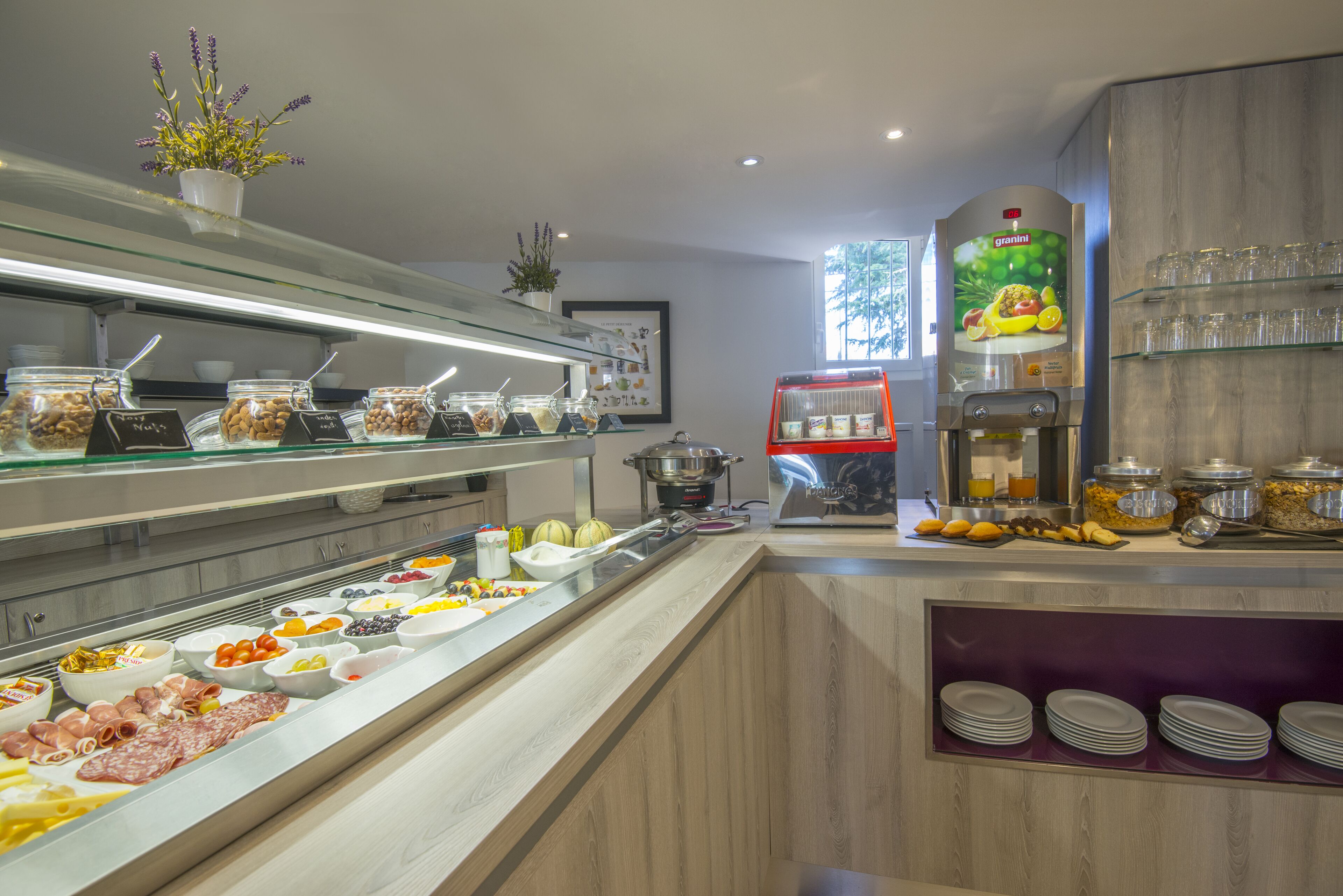 daily buffet breakfast (eur 20 per person)