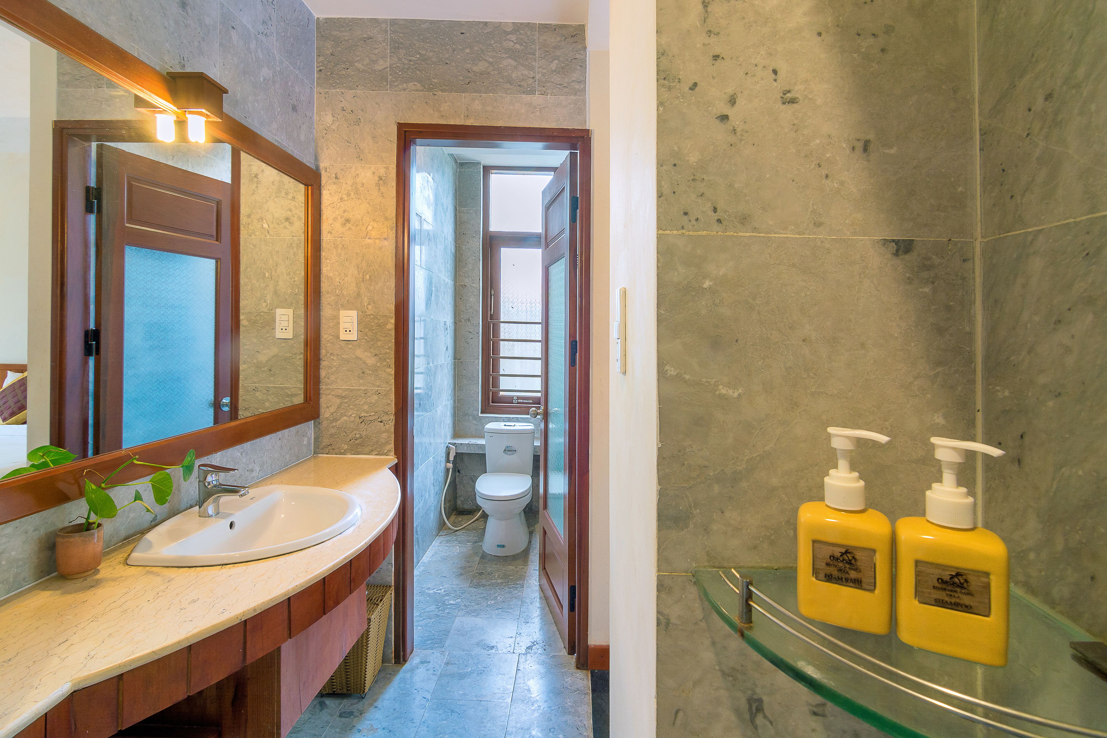 shower, free toiletries, hair dryer, slippers