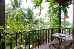 Deluxe Double or Twin Room, River View | Balcony - Riverside Oasis Villa (Da Nang)