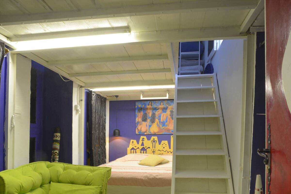 Tweepersoonskamer (Nawara) | Luxe beddengoed, een bureau, geluiddichte muren