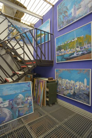 朝食、ランチ、ディナーに営業 (地中海料理)