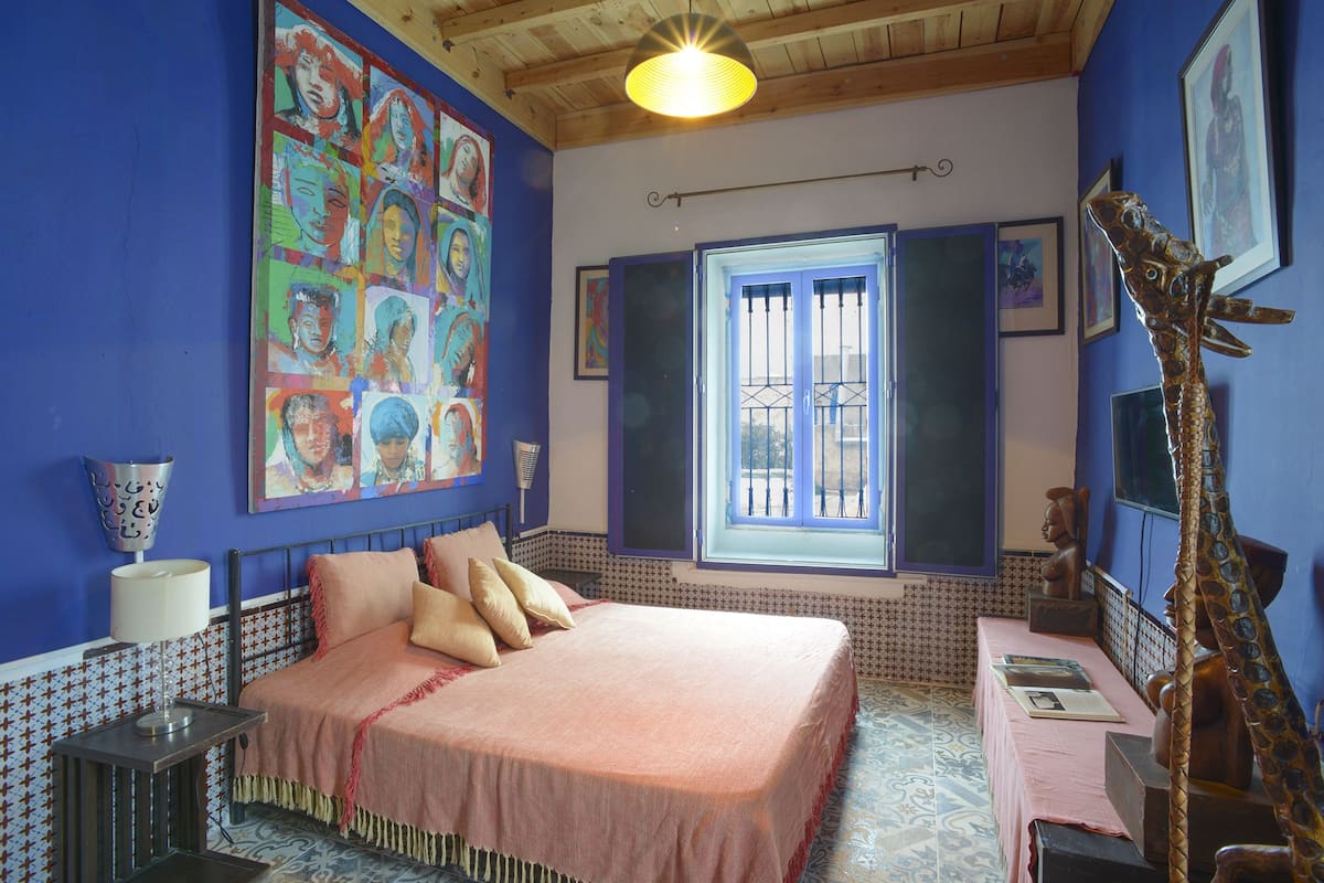 Double Room (Bougainvillier) | Premium bedding, desk, soundproofing, iron/ironing board