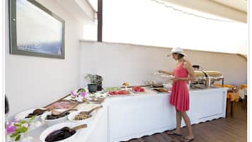 Free daily buffet breakfast