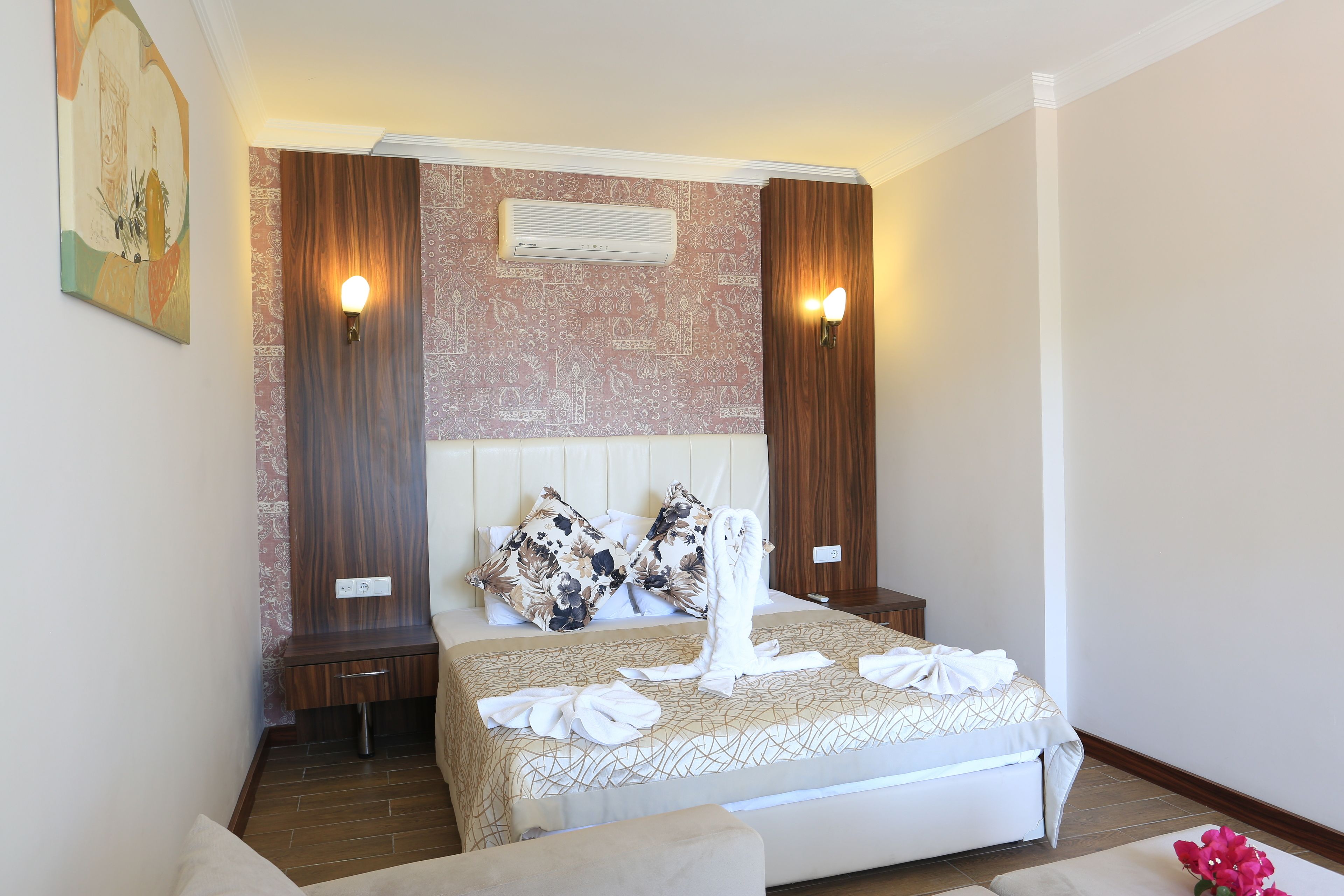 suite | minibar, desk, soundproofing, free wifi