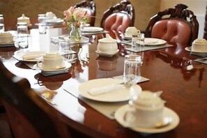 Bữa sáng kiểu Âu hàng ngày (5.00 GBP/mỗi người)