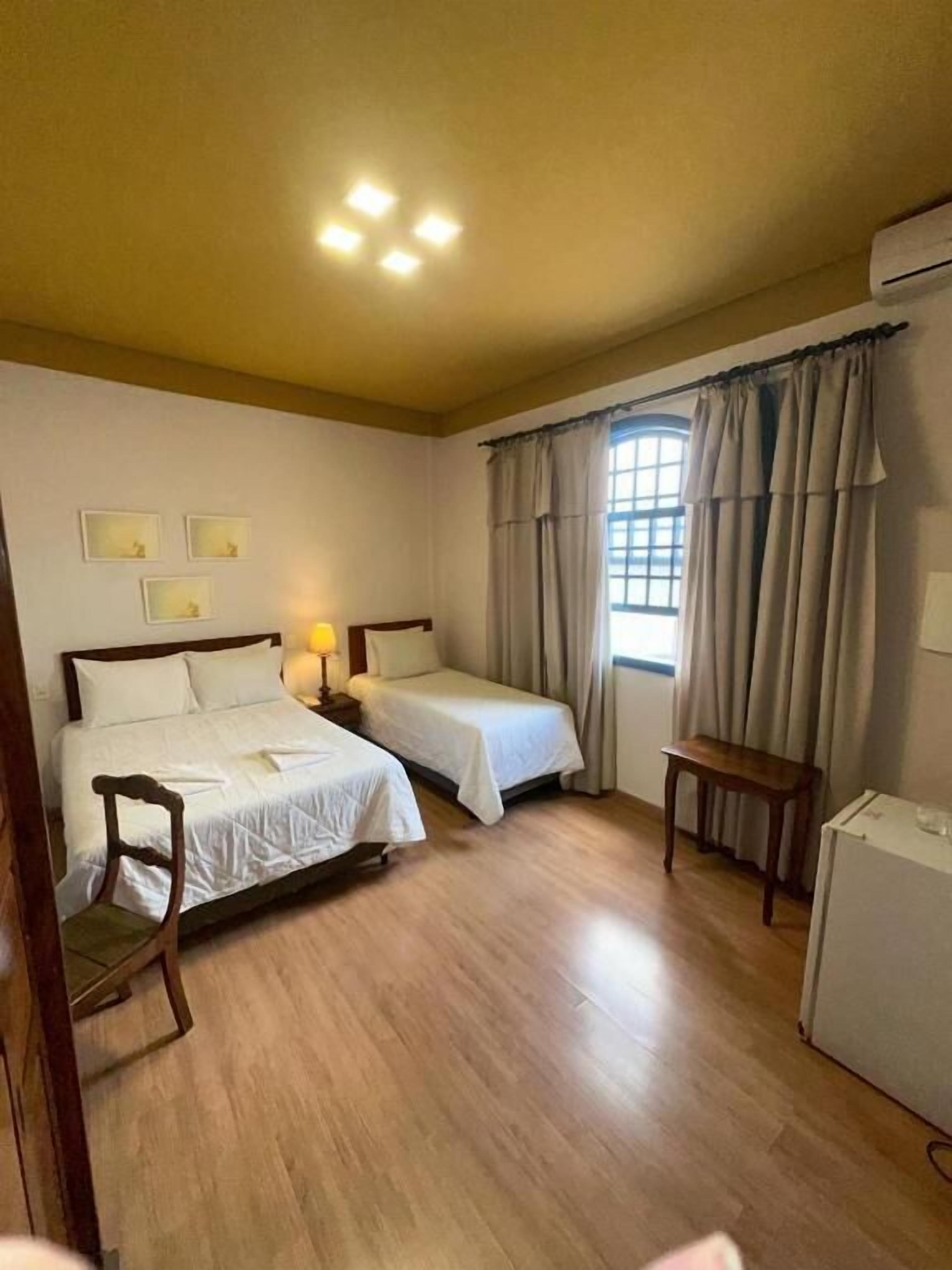 Kolmen hengen standard-huone | Minibaari, työpöytä, kannettavalle tietokoneelle sopiva työtila