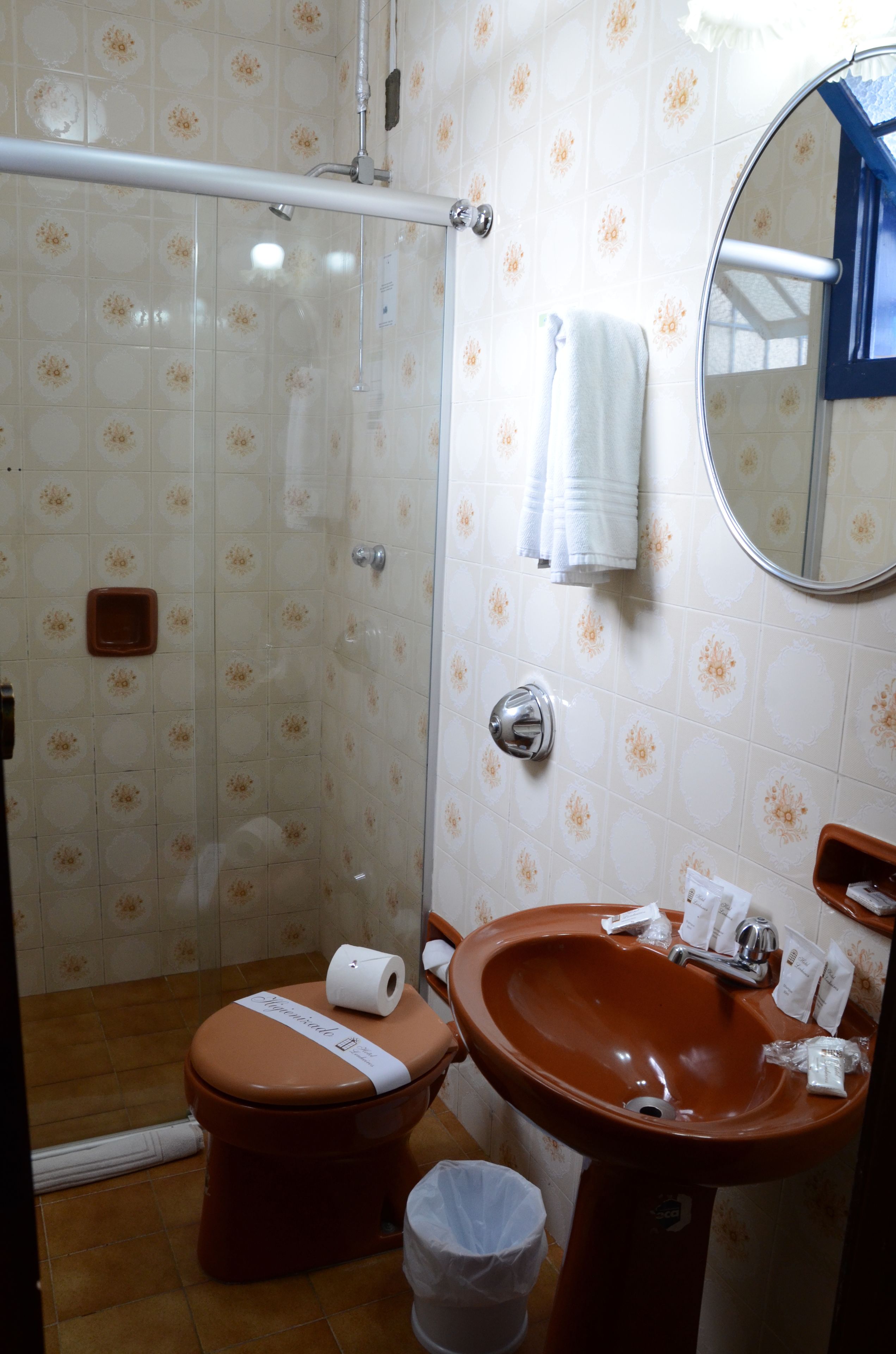 shower, rainfall showerhead, free toiletries, hair dryer