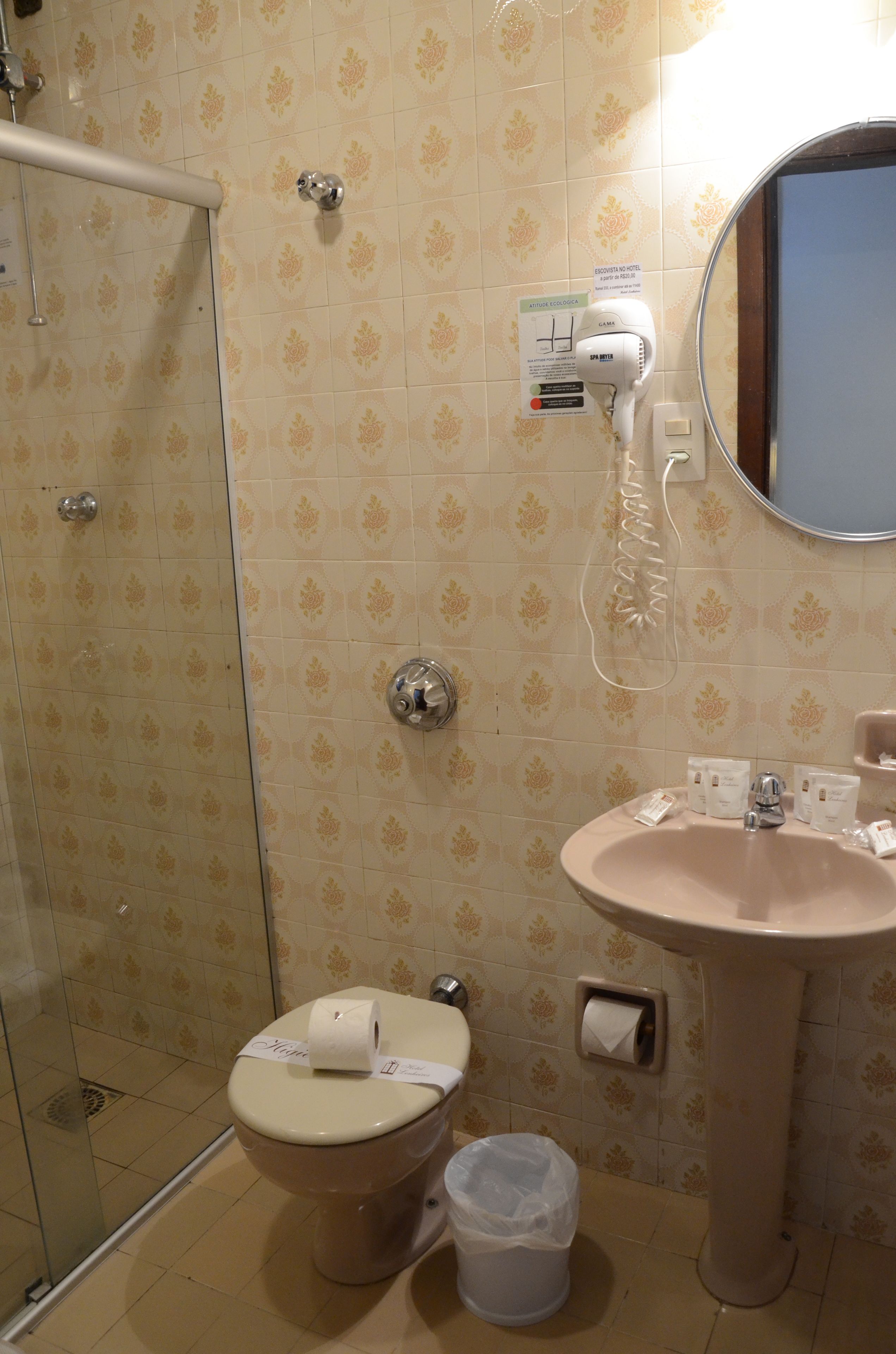 shower, rainfall showerhead, free toiletries, hair dryer