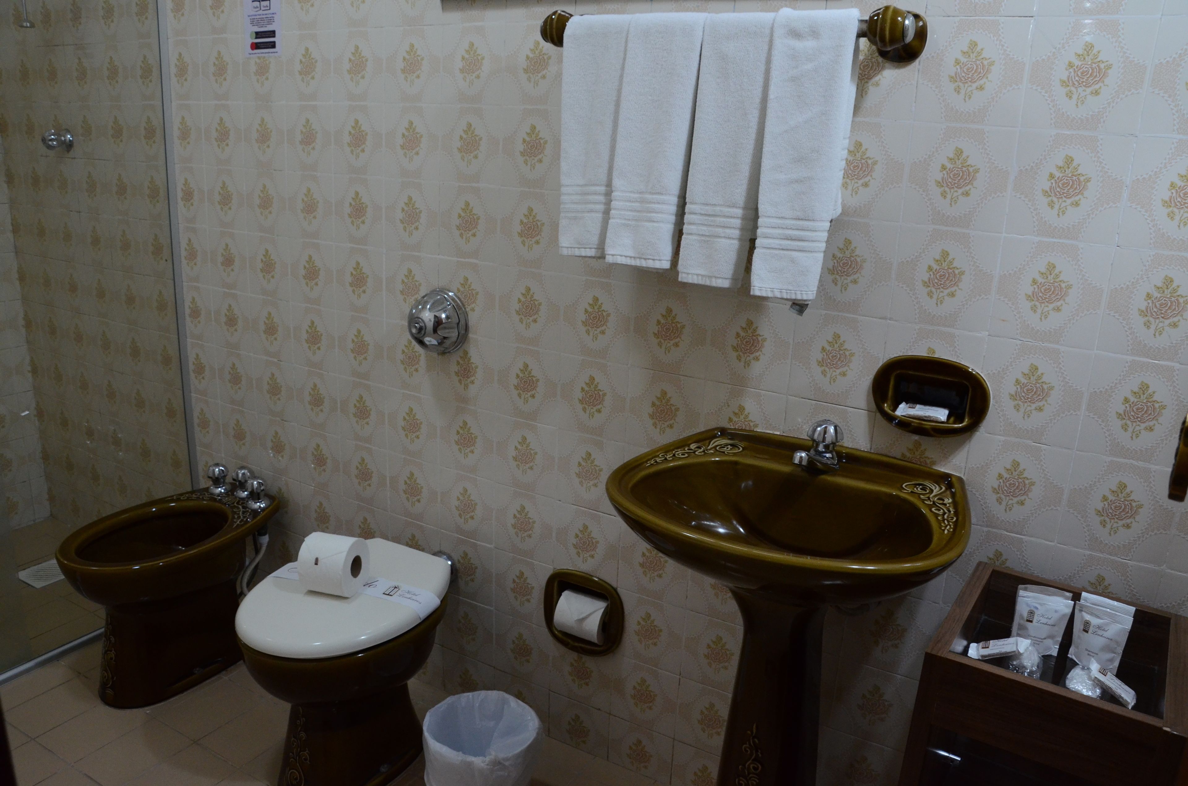 shower, rainfall showerhead, free toiletries, hair dryer