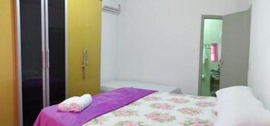 Blackout curtains, free WiFi, bed sheets