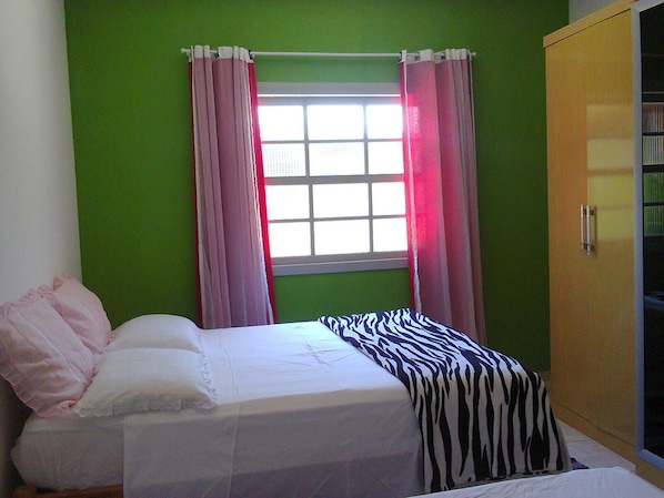 Phòng Suite Tiêu chuẩn | Màn/rèm cản sáng, truy cập Internet không dây miễn phí, bộ trải giường