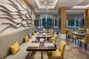 Café da manhã com buffet grátis