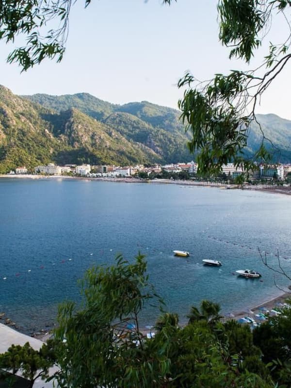 Private beach, sun-loungers, beach umbrellas, beach towels