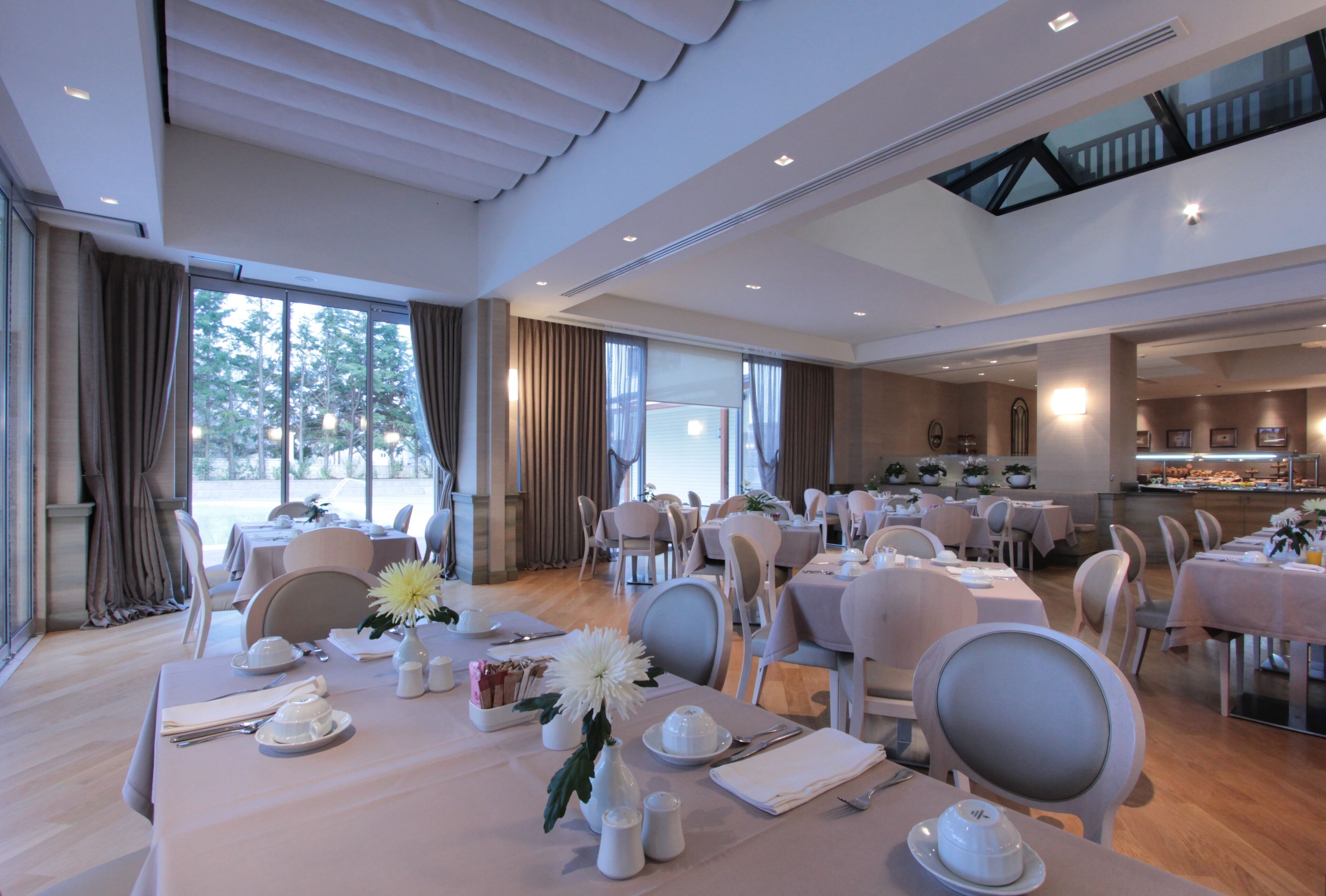 Free daily full breakfast