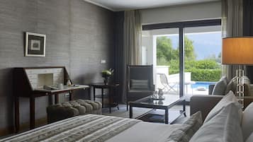 Executive Room | Minibar, in-room safe, blackout curtains, soundproofing