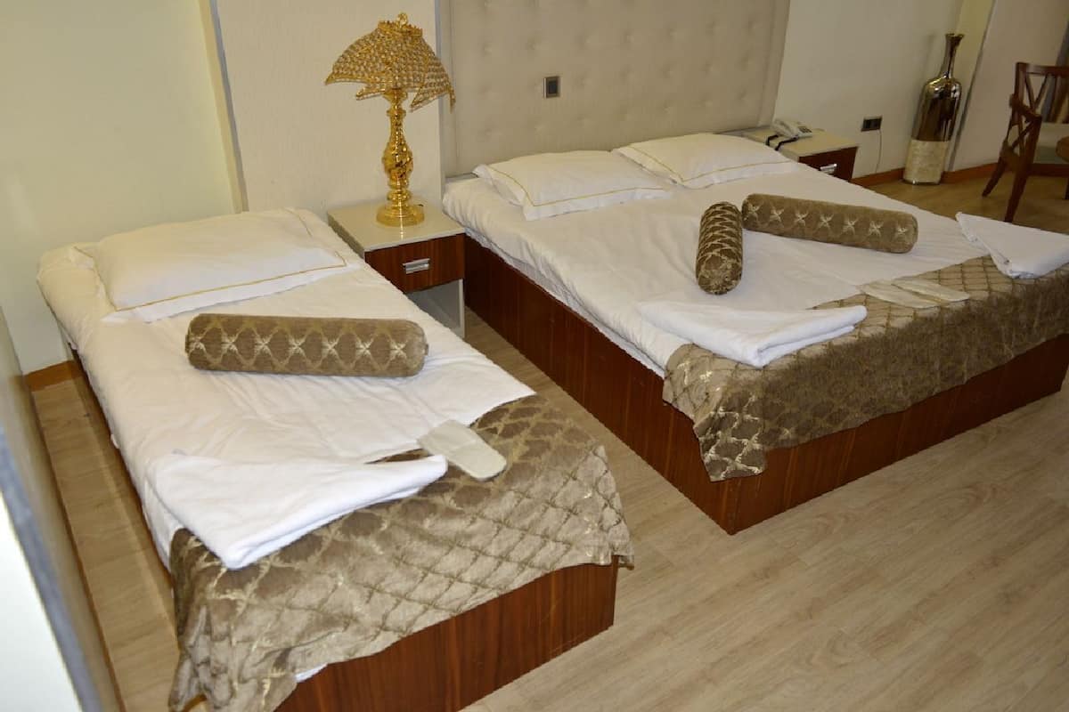 Deluxe Twin kamer | Luxe beddengoed, een minibar, een kluis op de kamer, geluiddichte muren