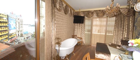 Premium bedding, minibar, in-room safe, soundproofing