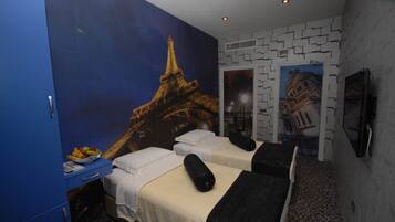 Deluxe tweepersoonskamer | Luxe beddengoed, een minibar, een kluis op de kamer, geluiddichte muren