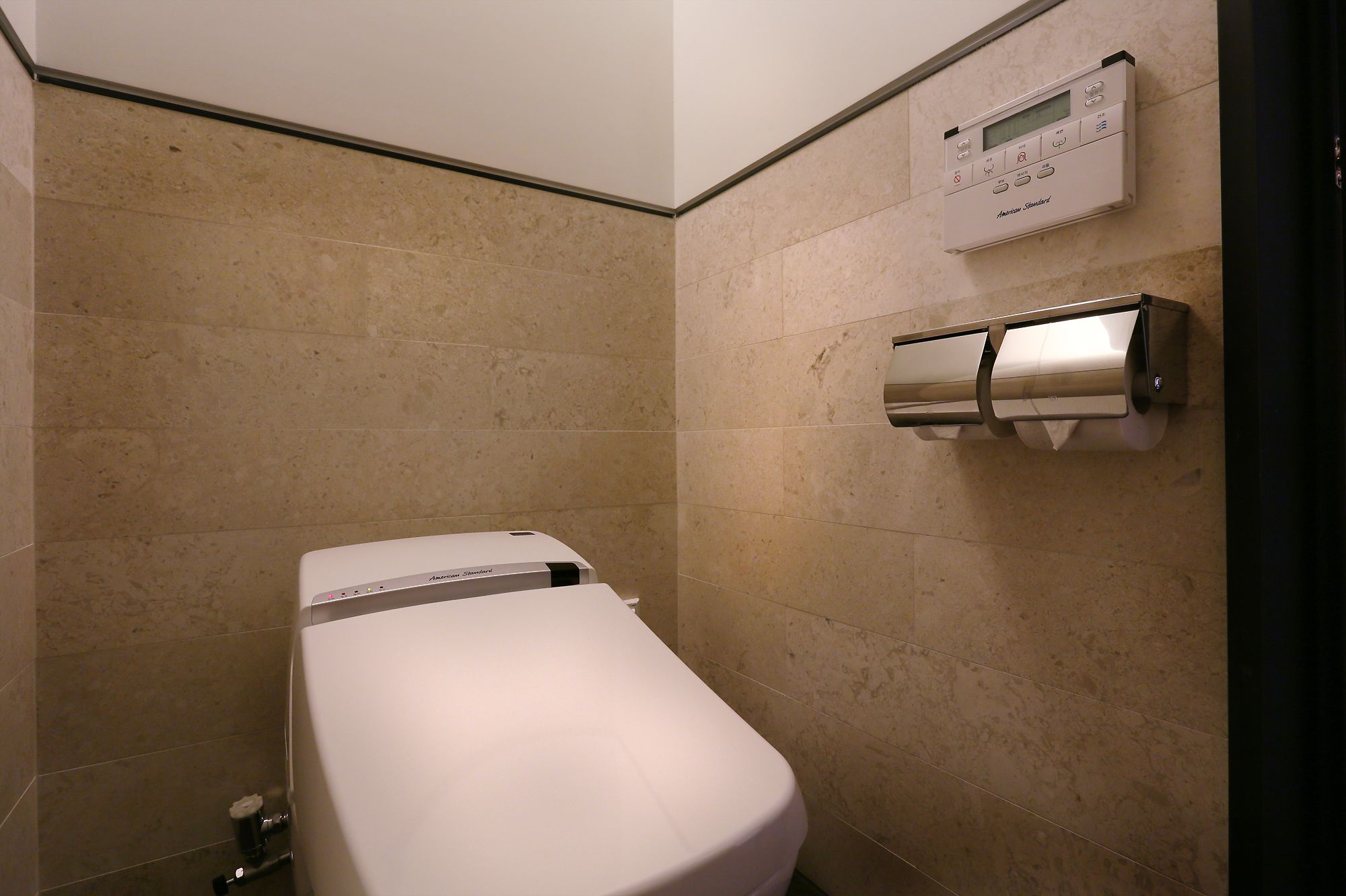 standard twin room | bathroom | free toiletries, hair dryer, bathrobes, slippers