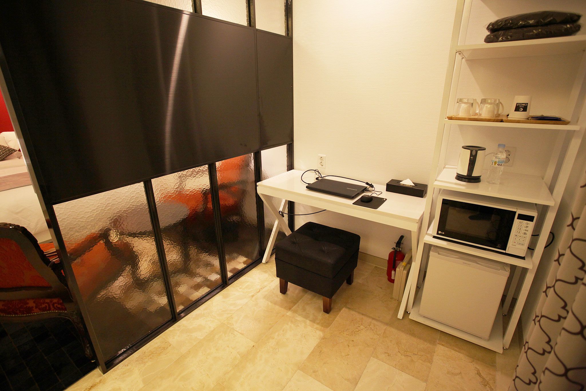 deluxe double room | in-room business centre