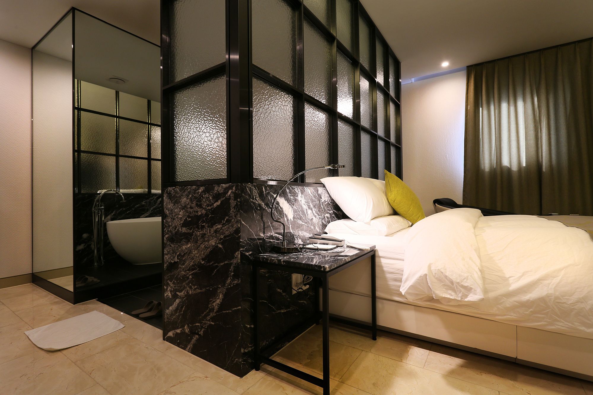 deluxe double room, kitchen (residence) | individually decorated, individually furnished, blackout curtains