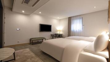 Deluxe Twin Room, Kitchen (Residence) | Blackout drapes, WiFi (free), individually decorated