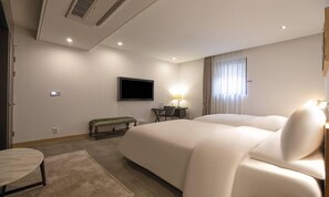 Quarto duplo luxo, cozinha (Residence) | Individualmente decorados, individualmente mobiliados, cortinas blackout