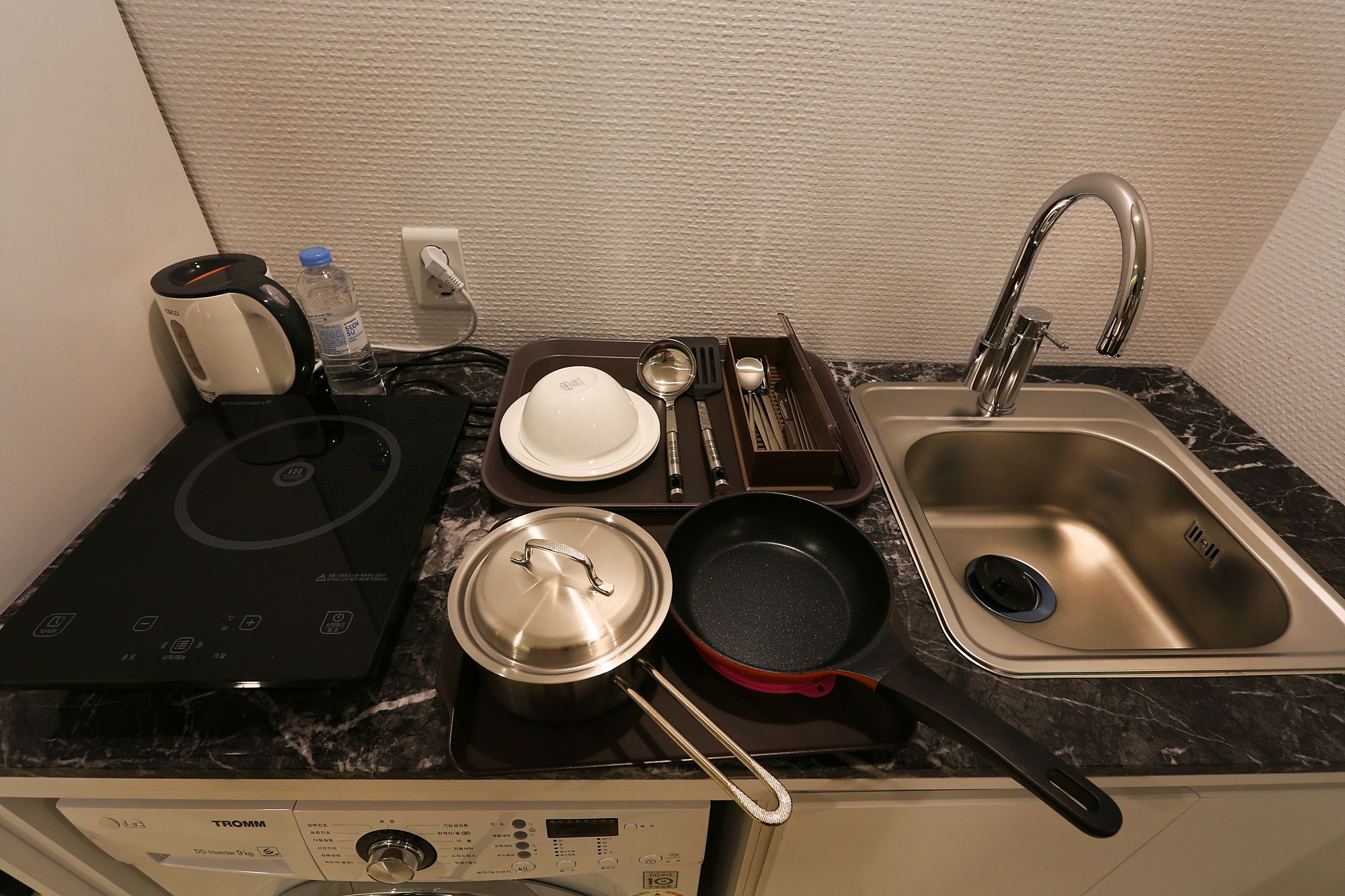 deluxe double room, kitchen (residence) | private kitchenette